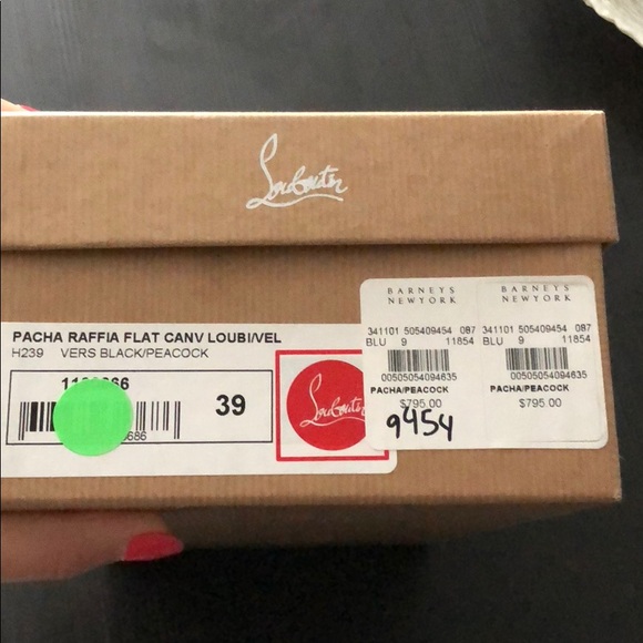 Christian Louboutin Peacock Pacha Raffia Flat - Picture 8 of 8